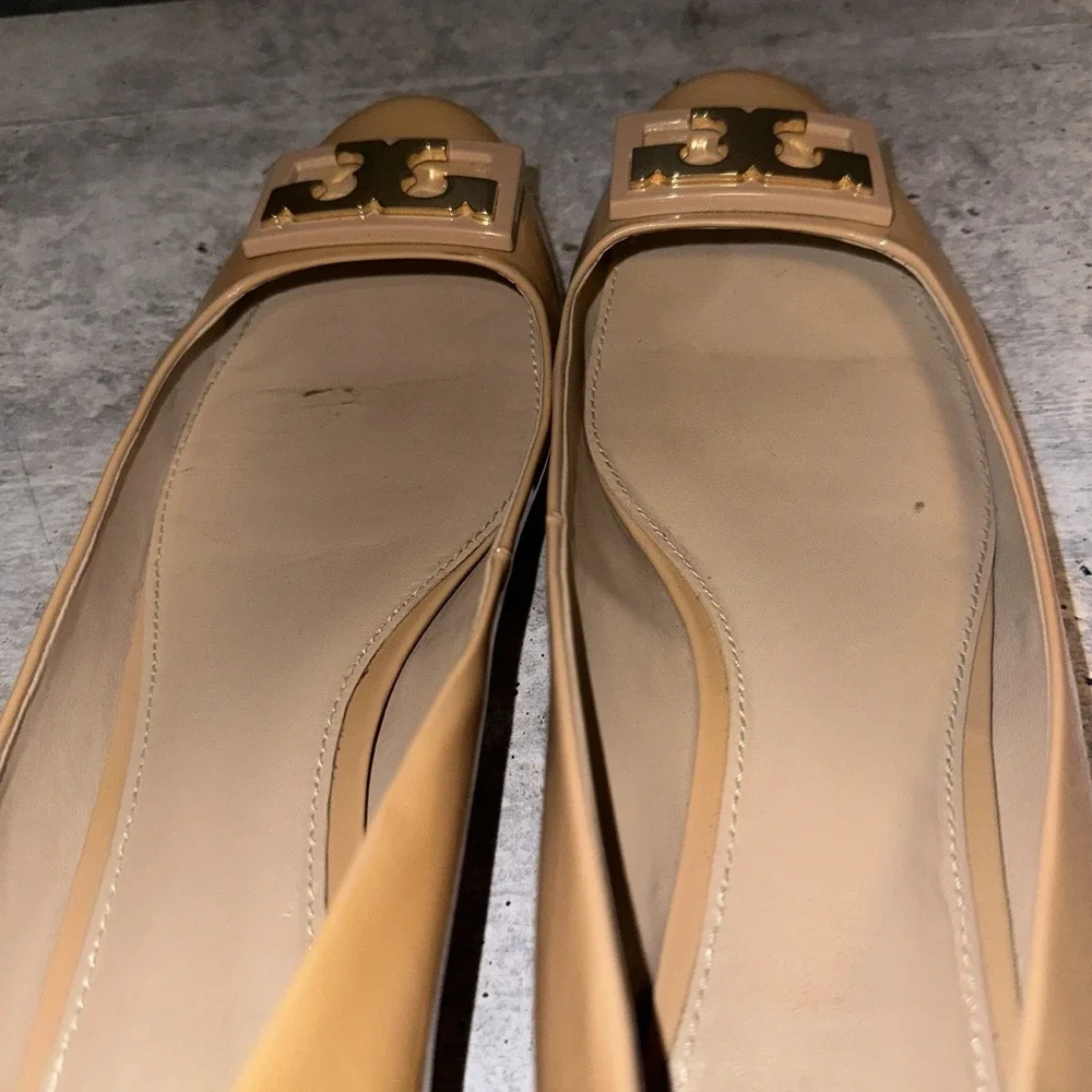 TORY BURCH GIGI NUDE PATENT LEATHERBLOCK HEEL PUMP SIZE 9 $348